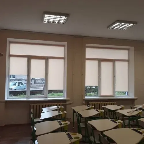 Светлые рулонные шторы