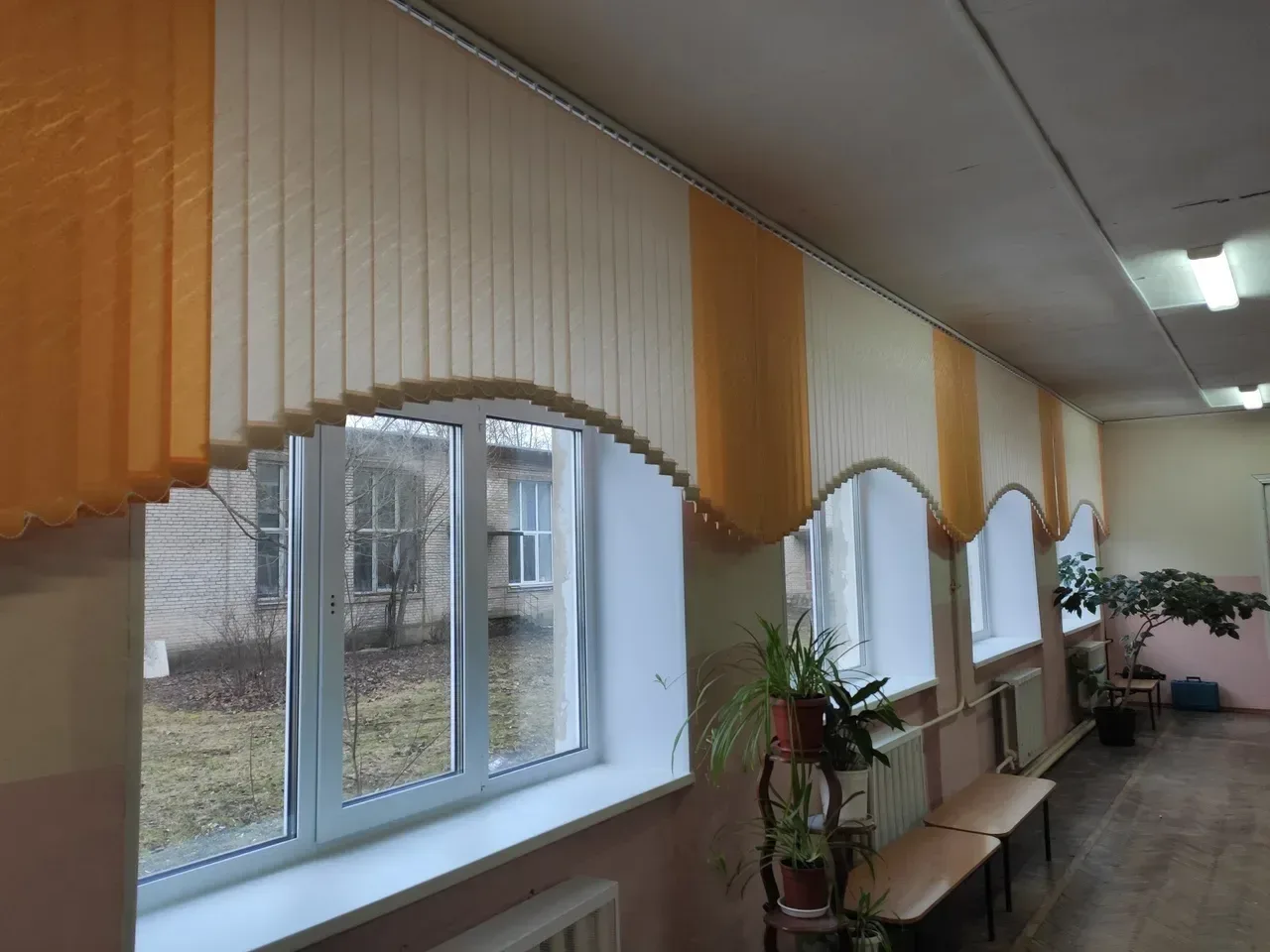 Жёлтые вертикальные жалюзи